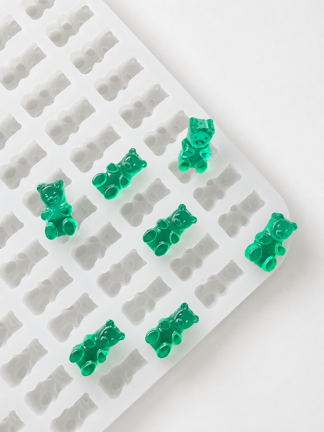 Moule ourson 1,5mL avec 296 cavités et bonbons verts