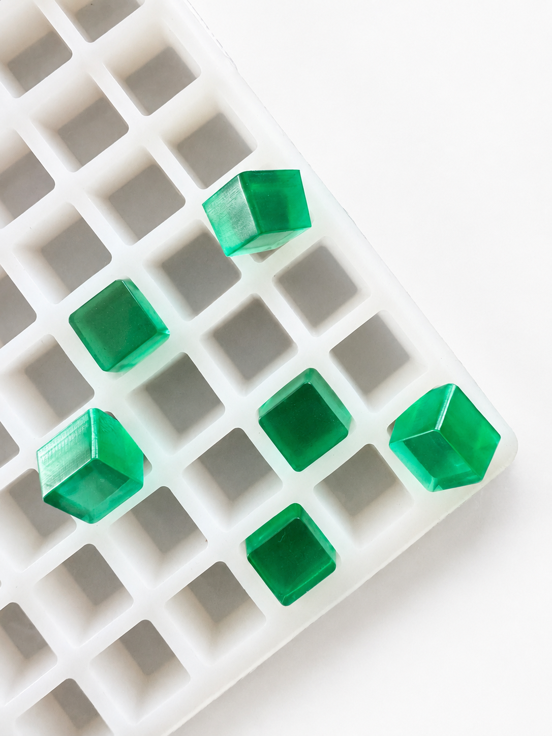 Moule cube 2,85mL avec 315 cavités et bonbons verts