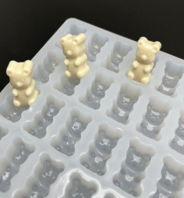 2.3ml gummy bear mold close up with gummies