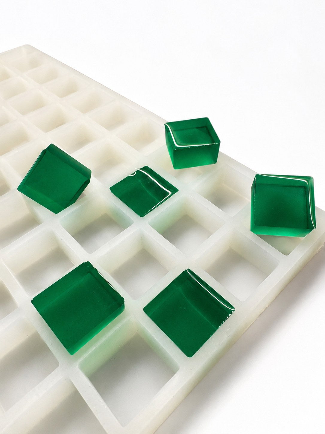 Moule carré 6mL avec 165 cavités et bonbons verts